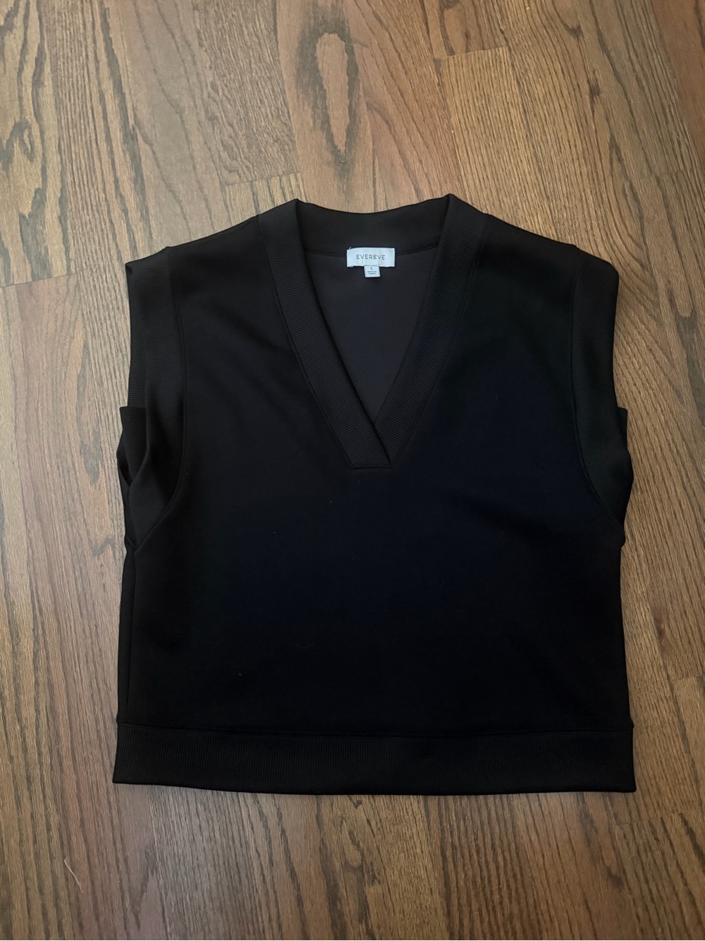 Evereve sz S Black V-Neck Sleeveless Shell Worn Once